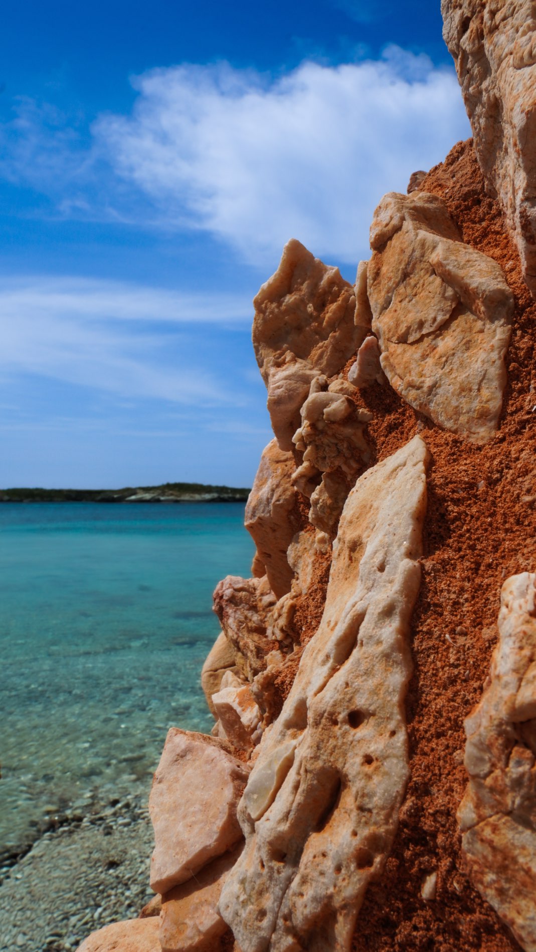 Roccia e mare